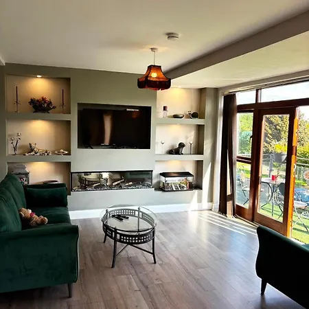 بيت للعطل 4 Bedroom House In The Heart Of Ballisodare Villag سلايغو