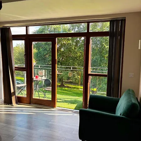 4 Bedroom House In The Heart Of Ballisodare Villag بيت للعطل *