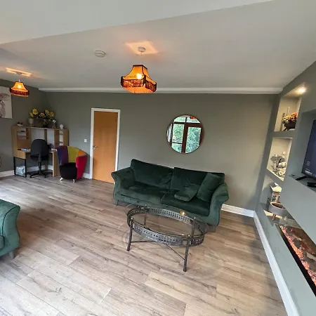 4 Bedroom House In The Heart Of Ballisodare Villag بيت للعطل سلايغو