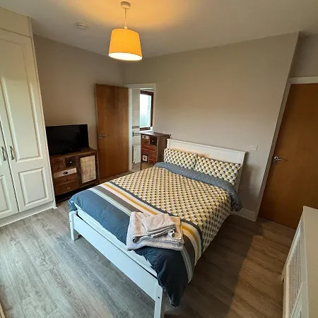 بيت للعطل 4 Bedroom House In The Heart Of Ballisodare Villag سلايغو