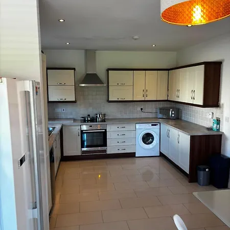 4 Bedroom House In The Heart Of Ballisodare Villag