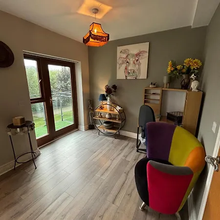 بيت للعطل 4 Bedroom House In The Heart Of Ballisodare Villag سلايغو