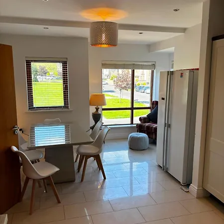 4 Bedroom House In The Heart Of Ballisodare Villag