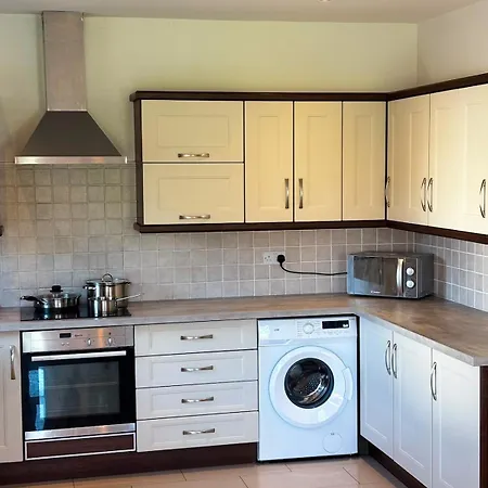 4 Bedroom House In The Heart Of Ballisodare Villag *