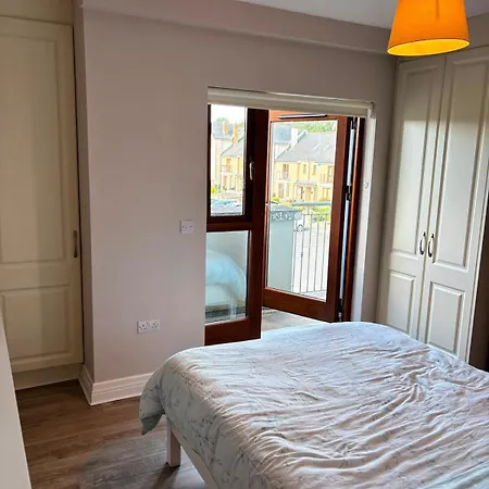 4 Bedroom House In The Heart Of Ballisodare Villag بيت للعطل سلايغو