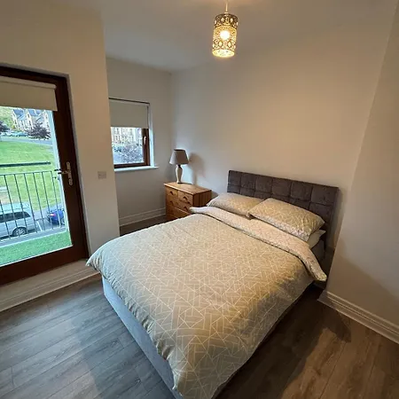 4 Bedroom House In The Heart Of Ballisodare Villag Tatil Evi Sligo