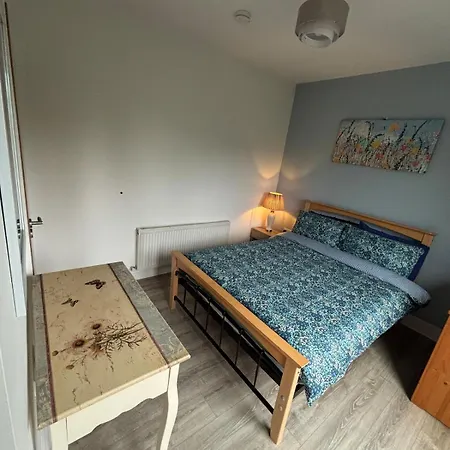 4 Bedroom House In The Heart Of Ballisodare Villag