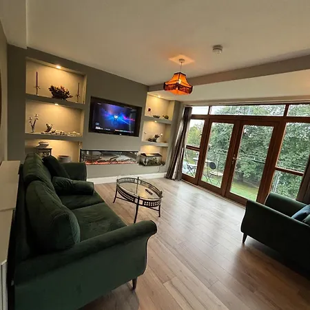بيت للعطل 4 Bedroom House In The Heart Of Ballisodare Villag *