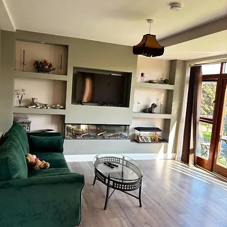 4 Bedroom House In The Heart Of Ballisodare Villag بيت للعطل