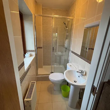 4 Bedroom House In The Heart Of Ballisodare Villag