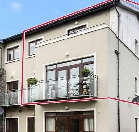 4 Bedroom House In The Heart Of Ballisodare Villag بيت للعطل سلايغو