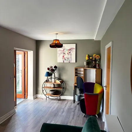 4 Bedroom House In The Heart Of Ballisodare Villag بيت للعطل