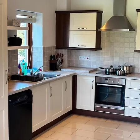 4 Bedroom House In The Heart Of Ballisodare Villag *