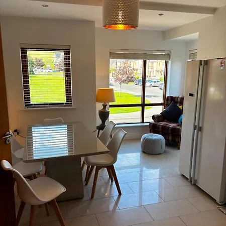 4 Bedroom House In The Heart Of Ballisodare Villag Tatil Evi