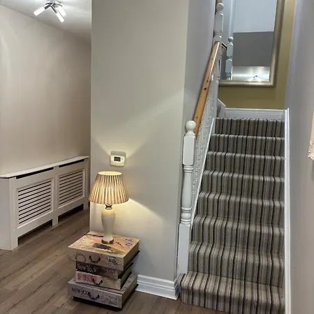 4 Bedroom House In The Heart Of Ballisodare Villag بيت للعطل